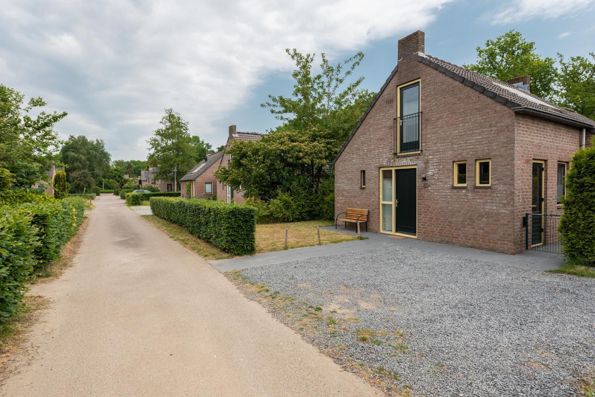 Het Huys Ewijk Mooi Luxe En Een Laadpaal Luaran gambar
